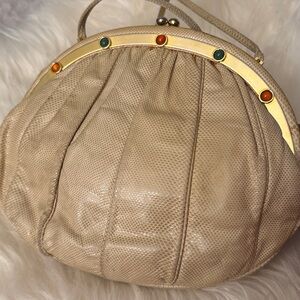 Judith Leiber Elegant Cream Shoulderbag with Gold Accents and Stones🔥🔥🔥